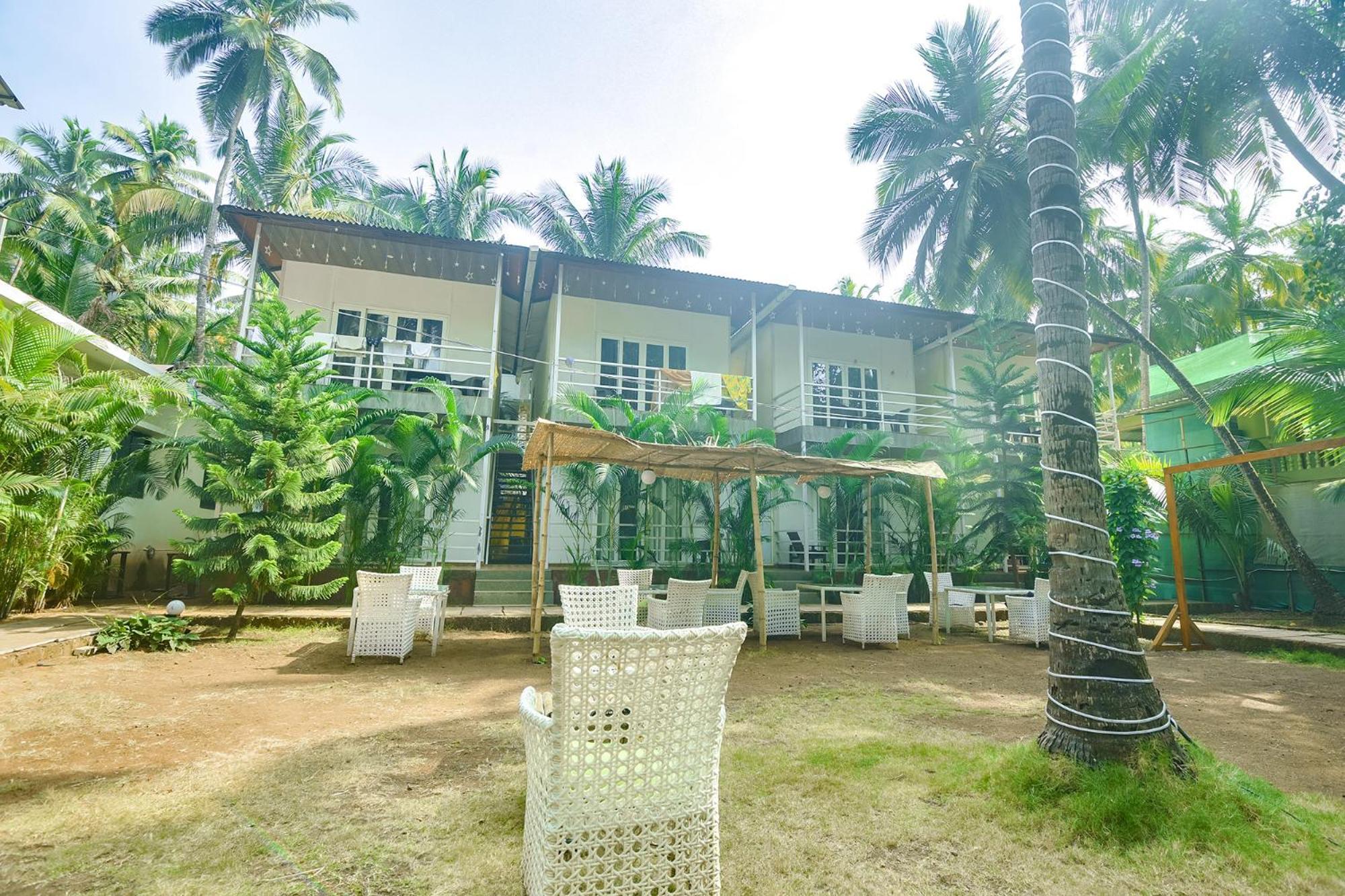 Fabhotel La Volga - Nr Morjim Beach Exterior photo